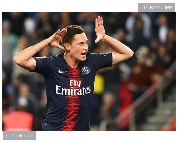 卡瓦尼传球精彩助攻，关键战役助力球队逆转夺胜