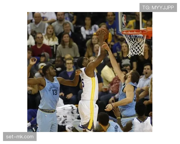 佩科维奇内线高效挡拆助球队扩大领先优势